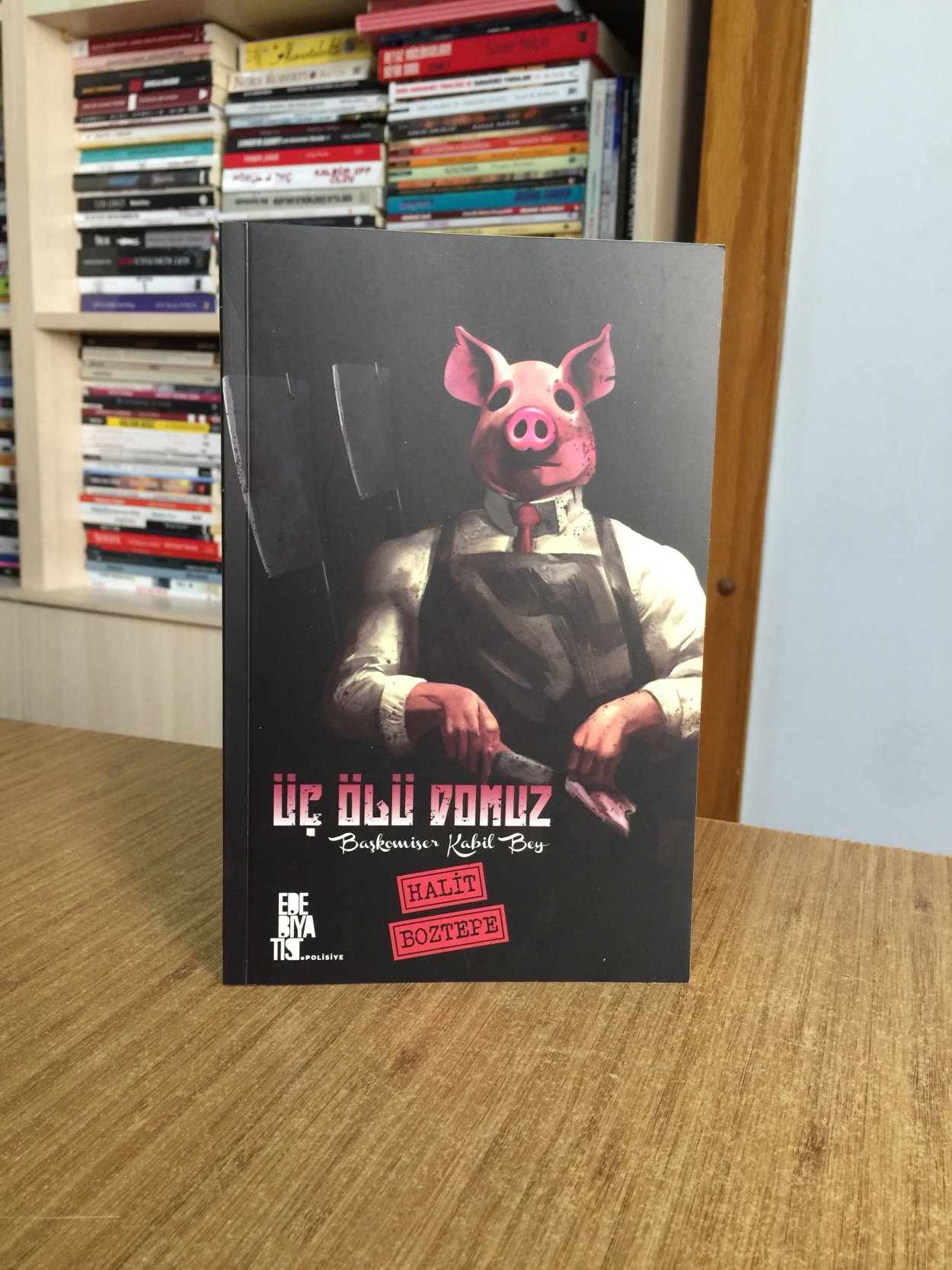 Üç Ölü Domuz Baş Komiser Kabil Bey