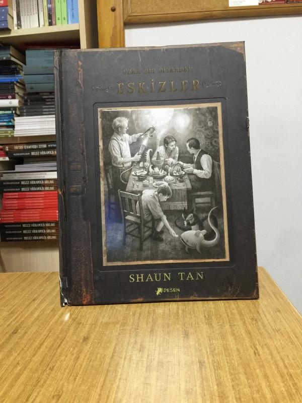 Uzak Bir Diyardan Eskizler  Desen Yayınları - Shaun Tan [Ciltli]