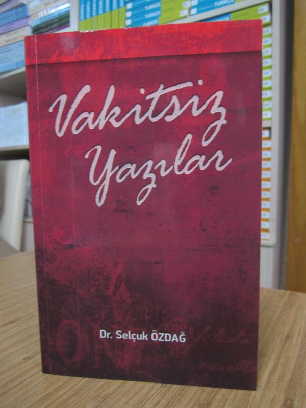 Vakitsiz Yazılar - Dr. Selçuk Özdağ
