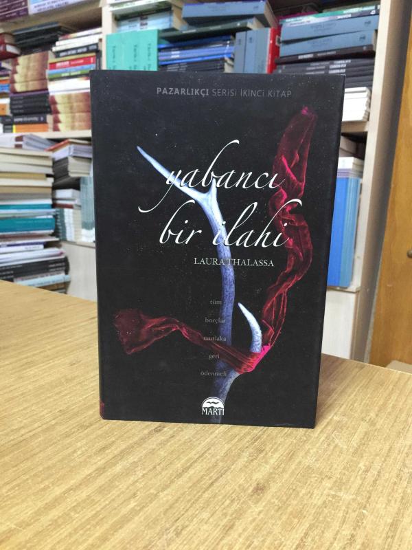 Yabancı Bir İlahi (Ciltli) / Pazarlıkçı Serisi (2. Kitap)