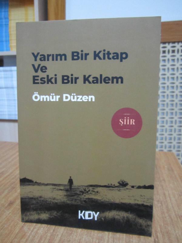 Yarım Bir Kitap ve Eski Bir Kalem - Ömür Düzen