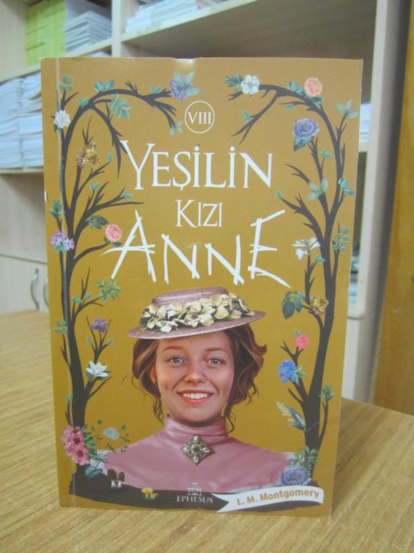 Yeşilin Kızı Anne 8 - L. M. Montgomery ( Orijinal Adı: Rilla of Ingleside #8 )